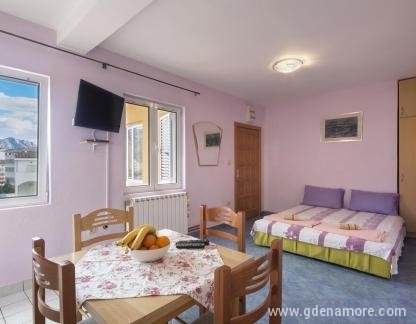 Appartamenti Antic, , alloggi privati a Budva, Montenegro - apartman plavi